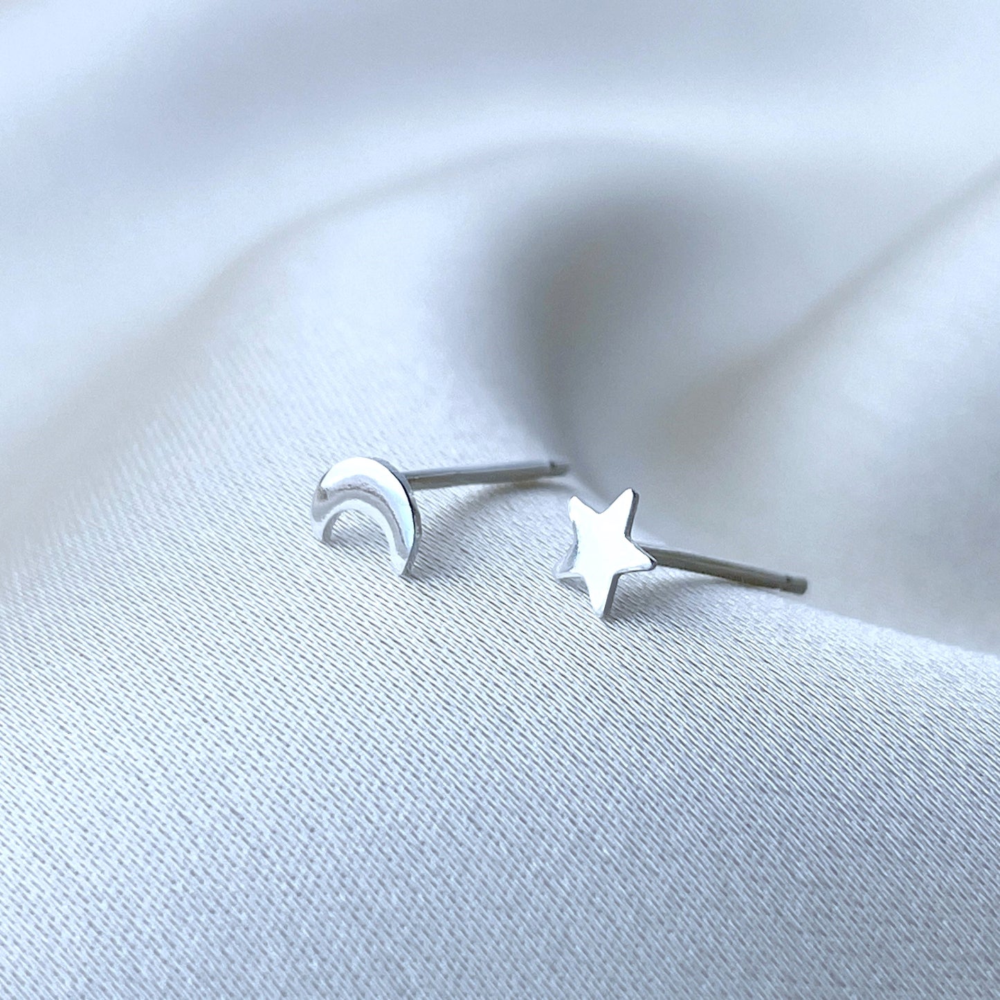 Mond und Stern Ohrstecker zur Pflege der Ohrlöcher