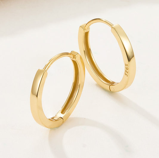 Zierliche eckige Creolen Ohrringe