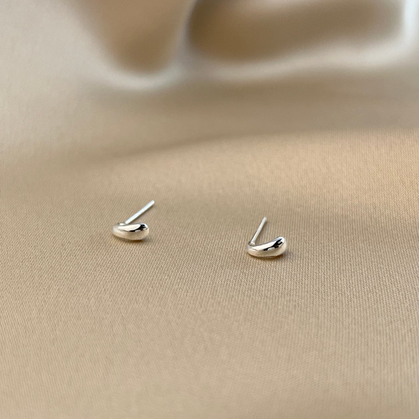 Kleine Wassertropfen Träne Ohrstecker zur Pflege der Ohrlöcher