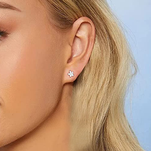 Kleine Vergissmeinnicht Blumen Ohrstecker zur Pflege der Ohrlöcher