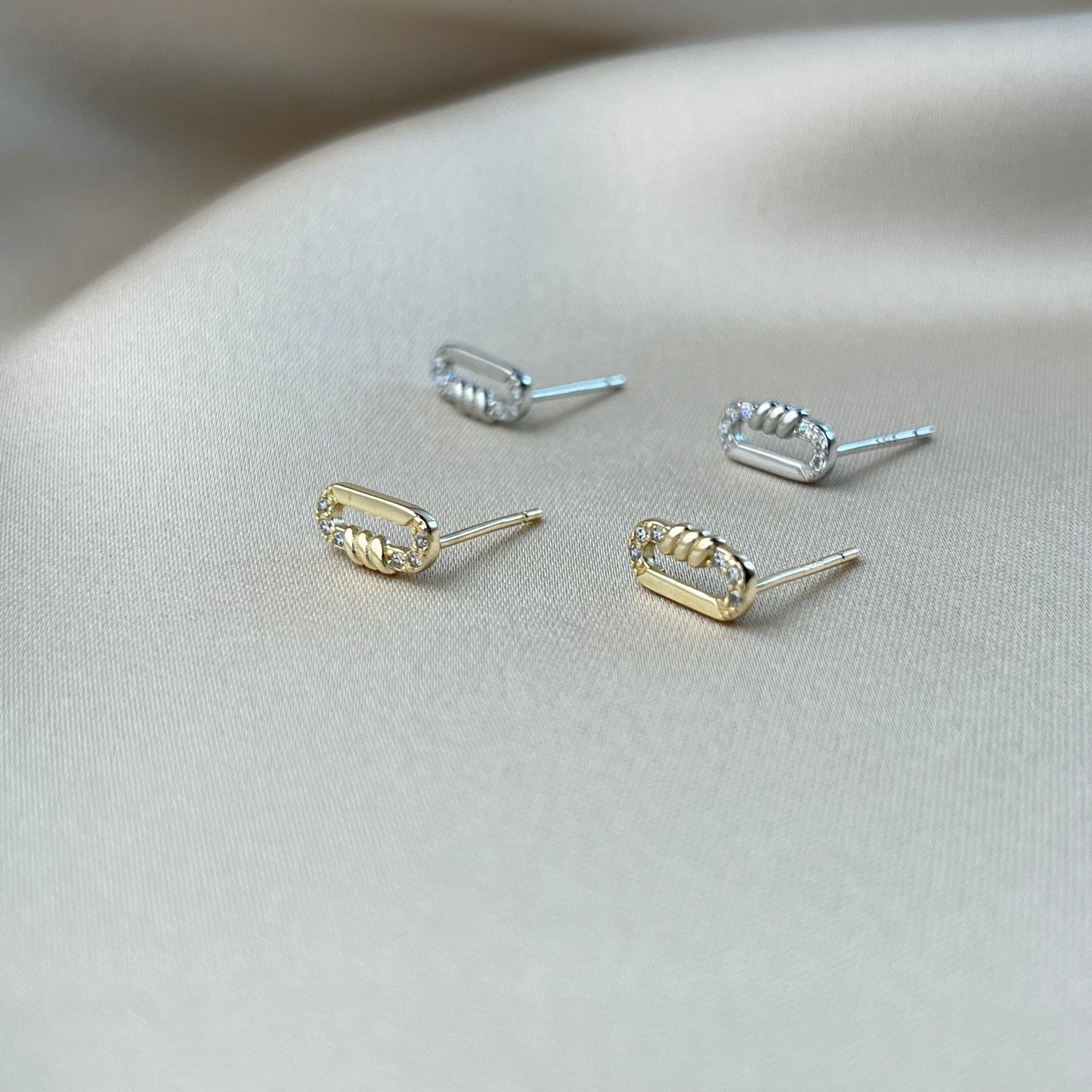 Zirkonia Twist Ohrstecker in Form Oval