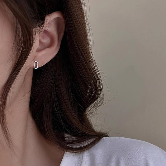 Zirkonia Twist Ohrstecker in Form Oval