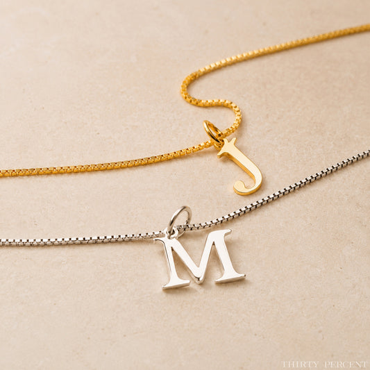 Personalisierte Buchstabenkette aus 925 Sterling Silber mit Initial-Anhänger