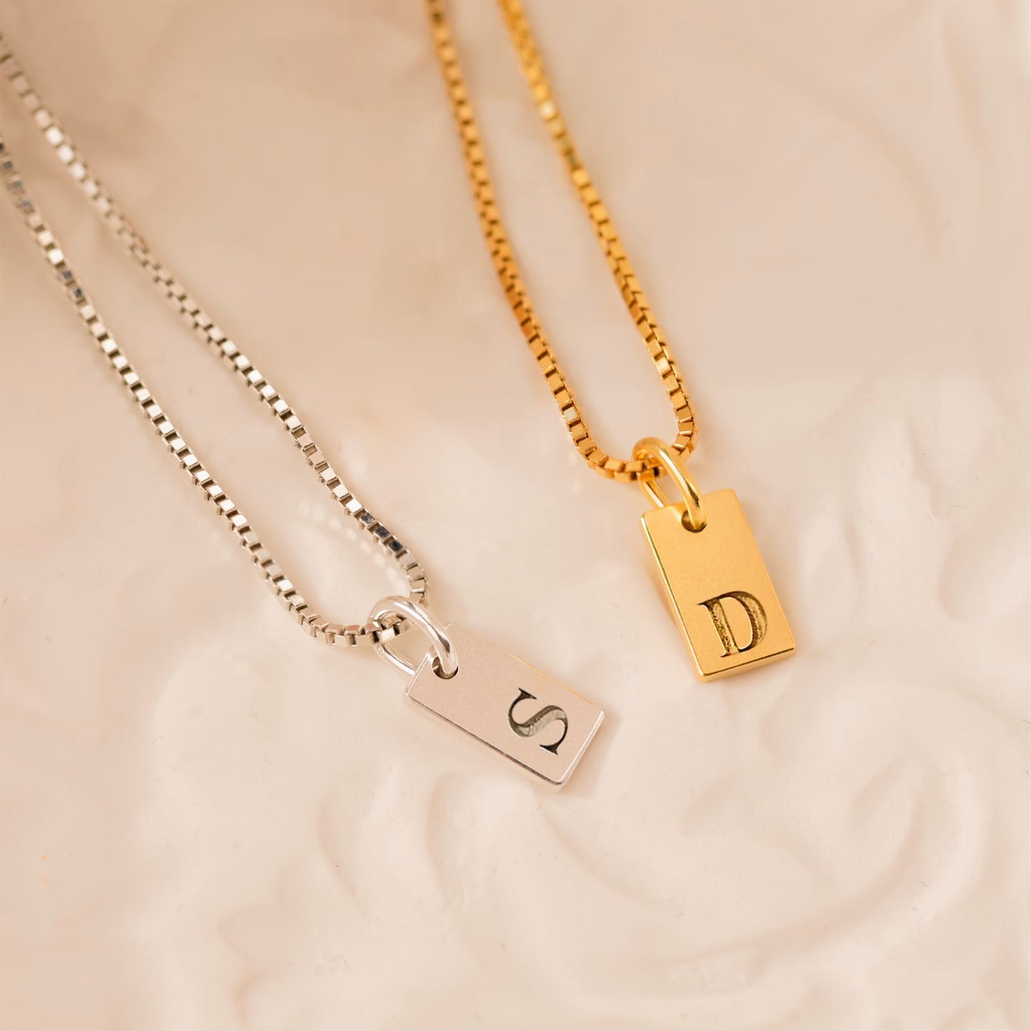 HOT SALE!! Zierliche Initial Halskette