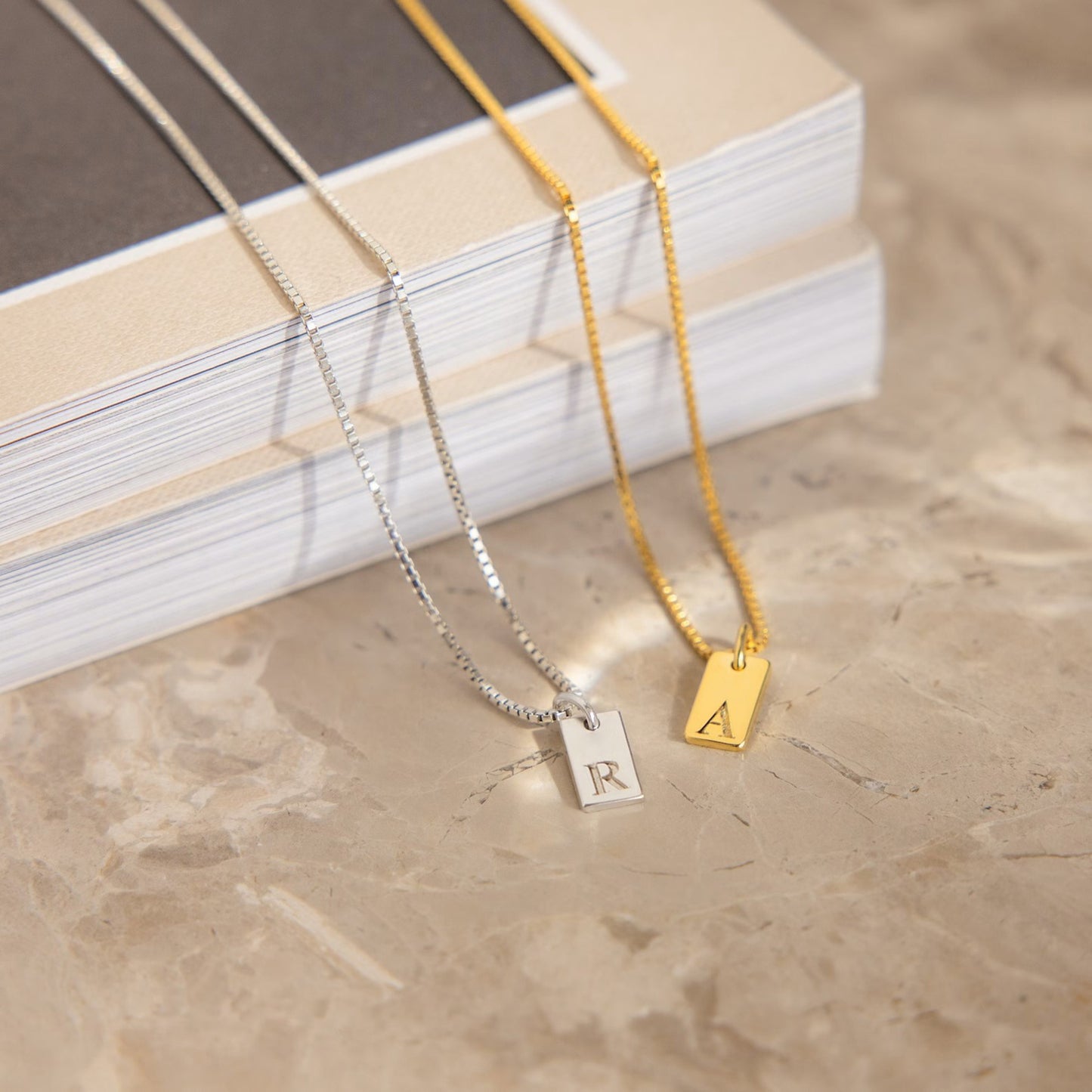 HOT SALE!! Zierliche Initial Halskette