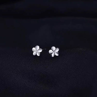 Kleine Vergissmeinnicht Blumen Ohrstecker zur Pflege der Ohrlöcher